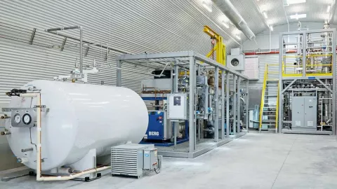 CO2-Anlage zur Herstellung von Alkohol, um daraus Parfüm, Alkohol und synthetische Kraftstoffe zu machen..